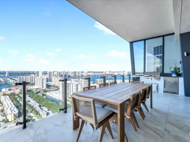 2-bedroom condo for sale in Sunny Isles Beach - 17141 Collins Ave 2902 - MondialRealty