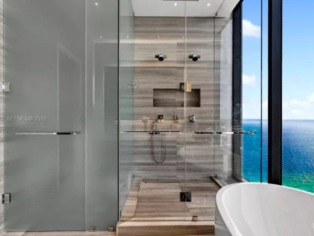 2-bedroom condo for sale in Sunny Isles Beach - 17141 Collins Ave 2902 - MondialRealty