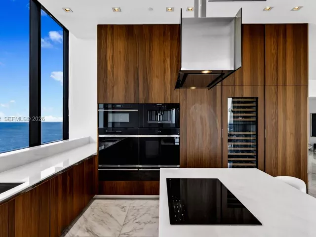 2-bedroom condo for sale in Sunny Isles Beach - 17141 Collins Ave 2902 - MondialRealty