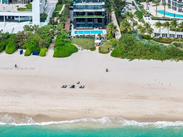 2-bedroom condo for sale in Sunny Isles Beach - 17141 Collins Ave 2902 - MondialRealty