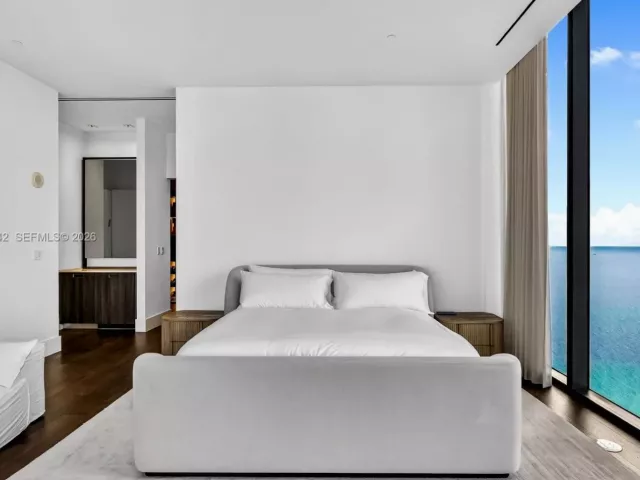 2-bedroom condo for sale in Sunny Isles Beach - 17141 Collins Ave 2902 - MondialRealty