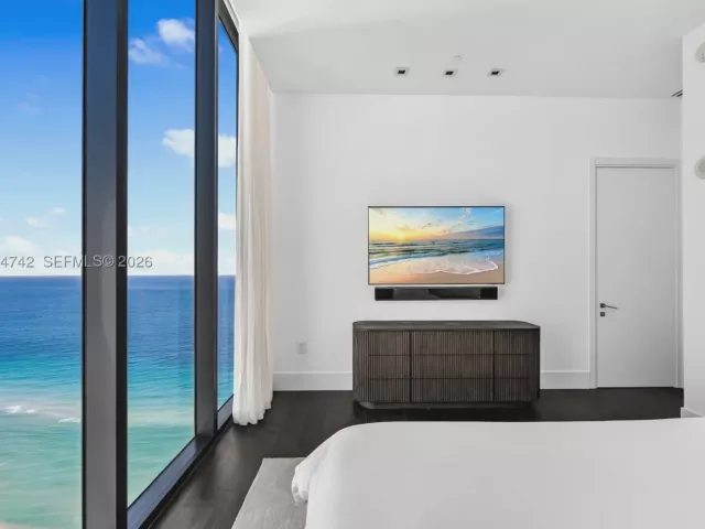 2-bedroom condo for sale in Sunny Isles Beach - 17141 Collins Ave 2902 - MondialRealty