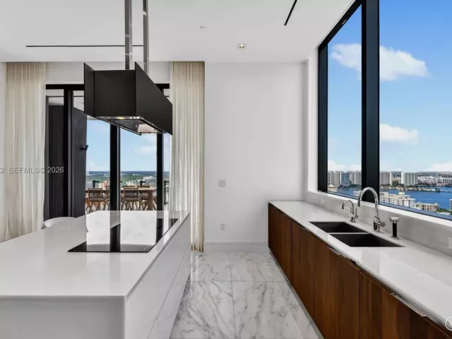 2-bedroom condo for sale in Sunny Isles Beach - 17141 Collins Ave 2902 - MondialRealty