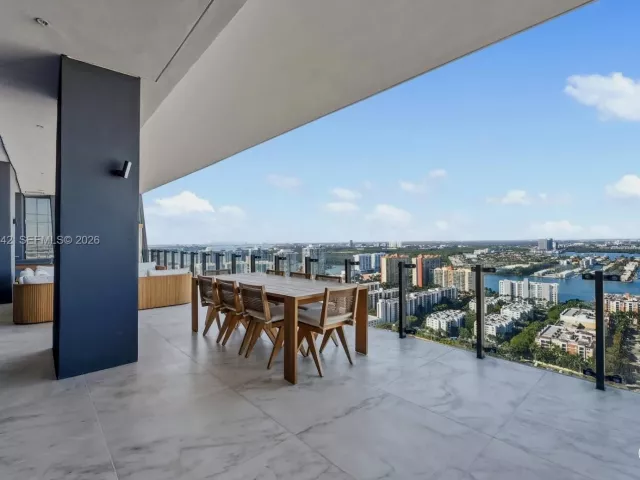 2-bedroom condo for sale in Sunny Isles Beach - 17141 Collins Ave 2902 - MondialRealty