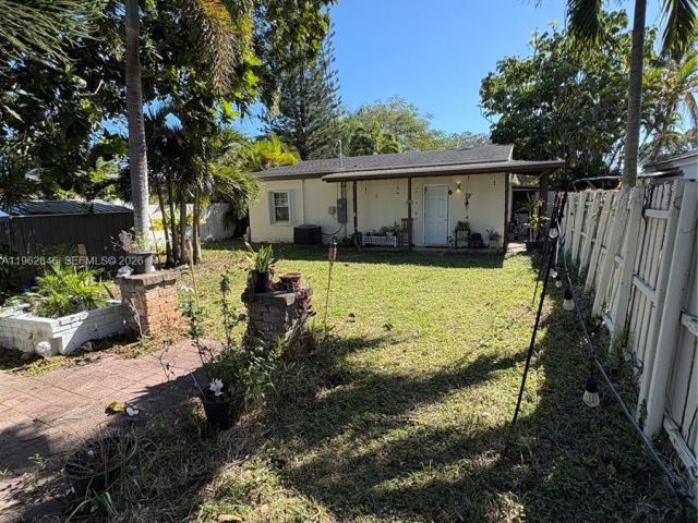 3-bedroom home for rent in North Miami Beach - 1655 NE 175th St - MondialRealty