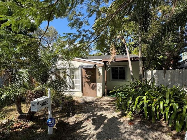 3-bedroom home for rent in North Miami Beach - 1655 NE 175th St - MondialRealty