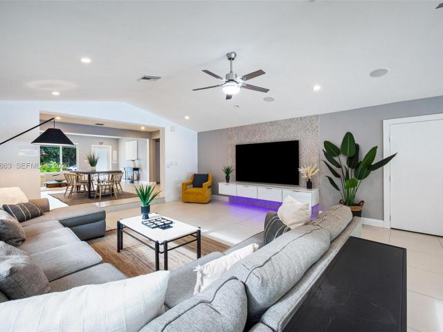 Home for rent at 1019 NE 115th St 1019 - photo 7401117