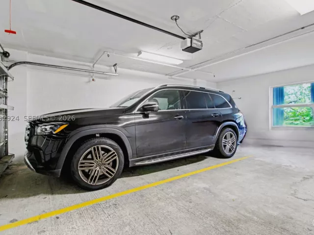 3-bedroom condo for sale in Sunny Isles Beach - 16500 Collins Ave TH-9 - MondialRealty