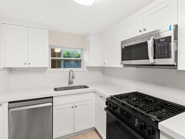 Home for rent at 6365 SW 33rd St - photo 7434422