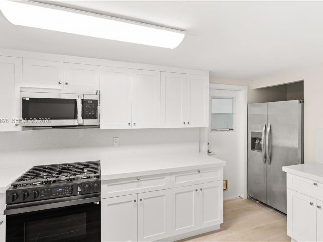 Home for rent at 6365 SW 33rd St - photo 7434424