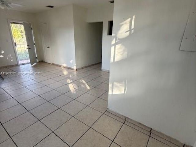 3-bedroom home for rent in Miami - 14620 Monroe St x - MondialRealty