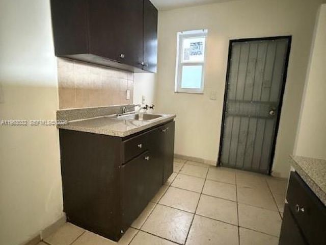3-bedroom home for rent in Miami - 14620 Monroe St x - MondialRealty