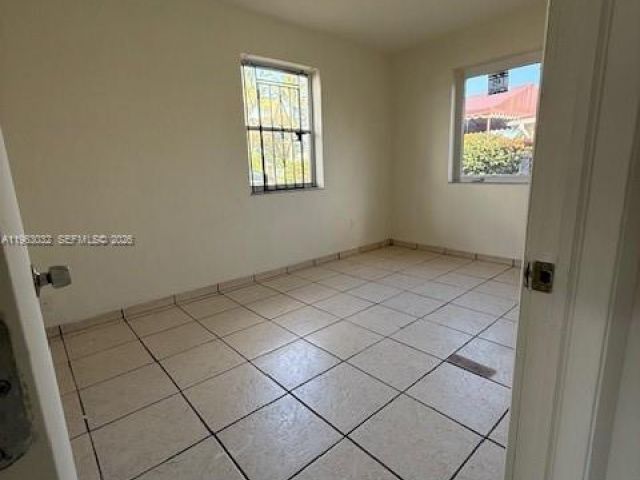 3-bedroom home for rent in Miami - 14620 Monroe St x - MondialRealty