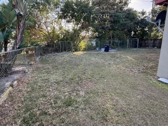 3-bedroom home for rent in Miami - 14620 Monroe St x - MondialRealty