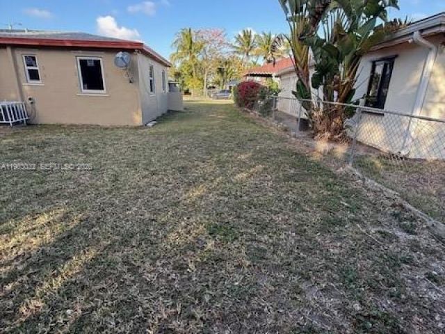 3-bedroom home for rent in Miami - 14620 Monroe St x - MondialRealty