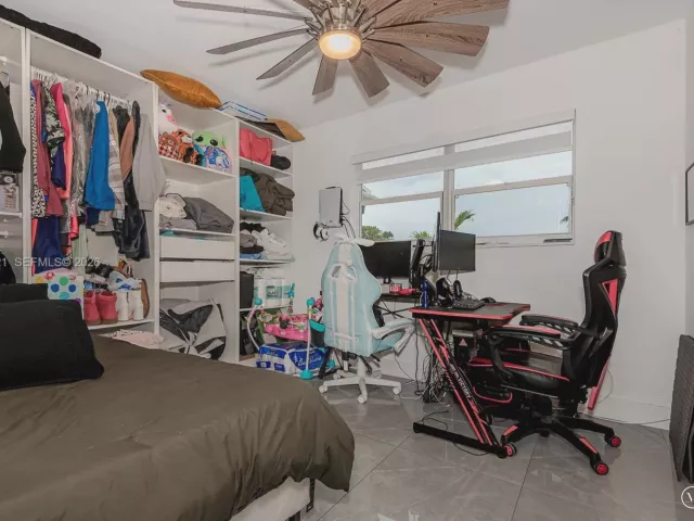 4-bedroom home for sale in Pembroke Pines - 200 SW 69th Ter - MondialRealty
