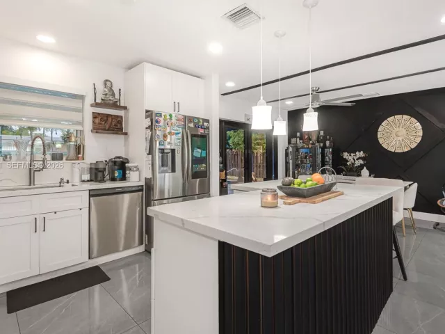 4-bedroom home for sale in Pembroke Pines - 200 SW 69th Ter - MondialRealty