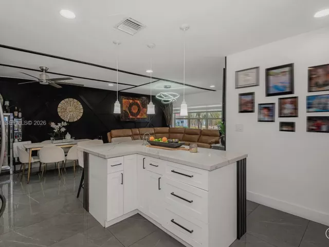 4-bedroom home for sale in Pembroke Pines - 200 SW 69th Ter - MondialRealty