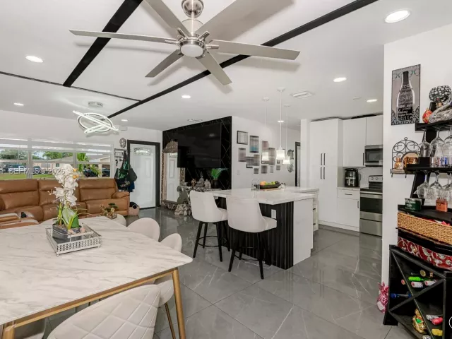 4-bedroom home for sale in Pembroke Pines - 200 SW 69th Ter - MondialRealty