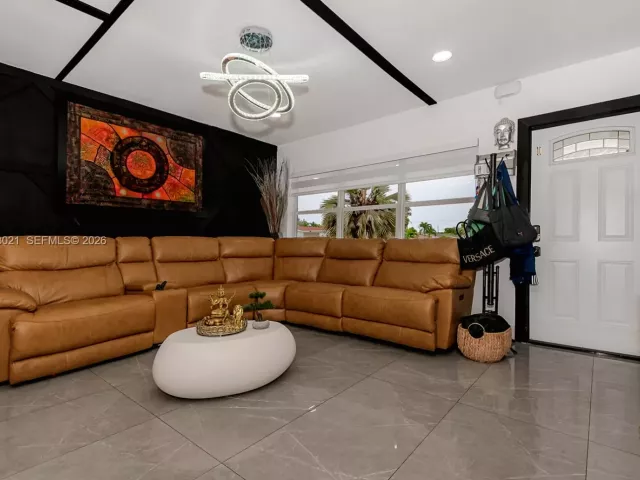 4-bedroom home for sale in Pembroke Pines - 200 SW 69th Ter - MondialRealty