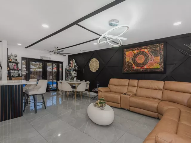 4-bedroom home for sale in Pembroke Pines - 200 SW 69th Ter - MondialRealty