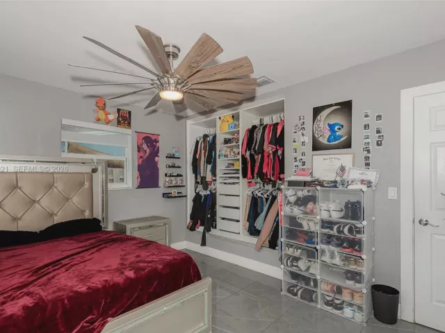 4-bedroom home for sale in Pembroke Pines - 200 SW 69th Ter - MondialRealty