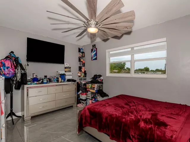 4-bedroom home for sale in Pembroke Pines - 200 SW 69th Ter - MondialRealty