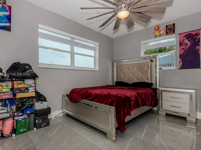 4-bedroom home for sale in Pembroke Pines - 200 SW 69th Ter - MondialRealty