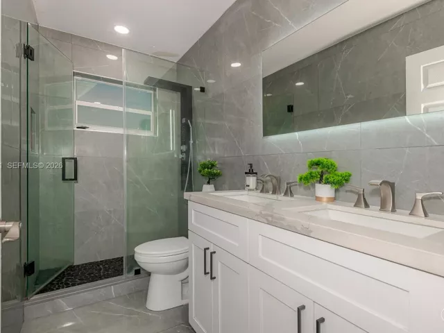 4-bedroom home for sale in Pembroke Pines - 200 SW 69th Ter - MondialRealty