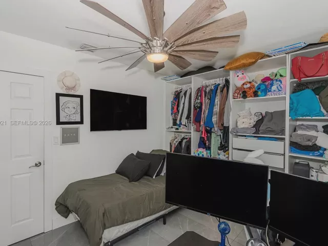 4-bedroom home for sale in Pembroke Pines - 200 SW 69th Ter - MondialRealty