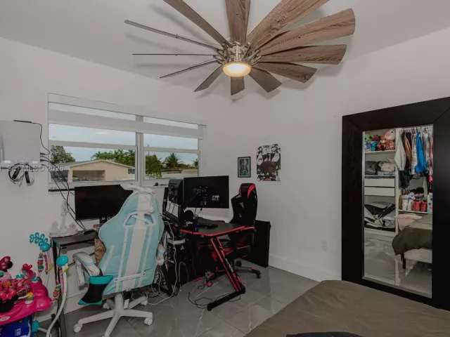 4-bedroom home for sale in Pembroke Pines - 200 SW 69th Ter - MondialRealty
