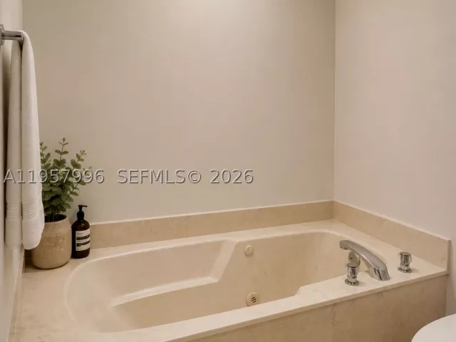2-bedroom condo for sale in Miami - 520 Brickell Key Dr A1904 - MondialRealty