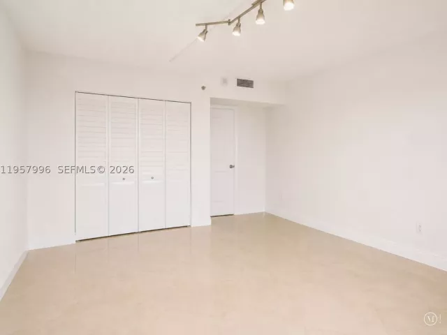 2-bedroom condo for sale in Miami - 520 Brickell Key Dr A1904 - MondialRealty