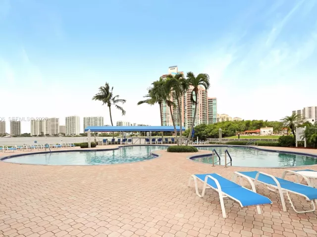 2-bedroom condo for sale in Aventura -  - MondialRealty