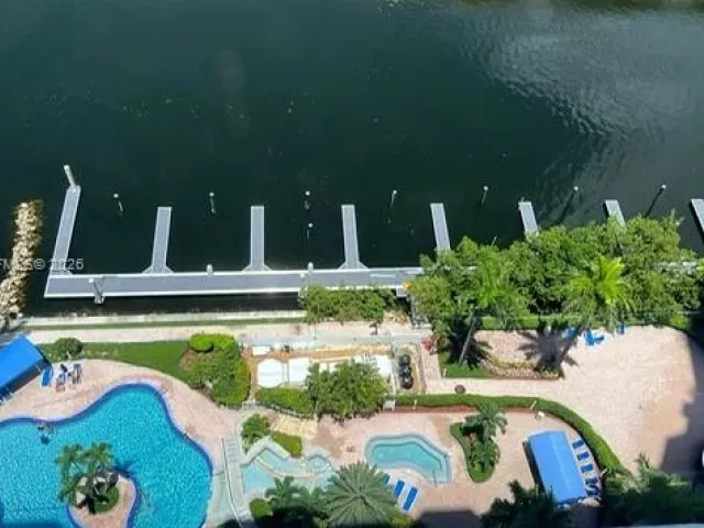 2-bedroom condo for sale in Aventura -  - MondialRealty