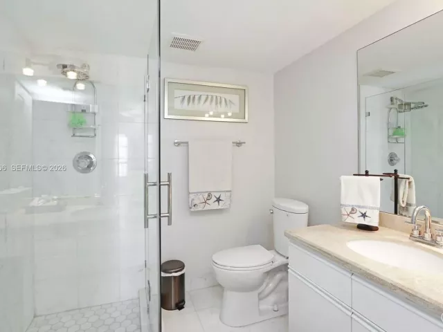 2-bedroom condo for sale in Aventura -  - MondialRealty