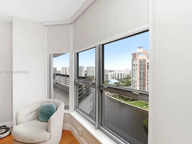 2-bedroom condo for sale in Aventura -  - MondialRealty