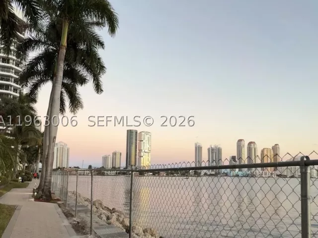 2-bedroom condo for sale in Aventura -  - MondialRealty