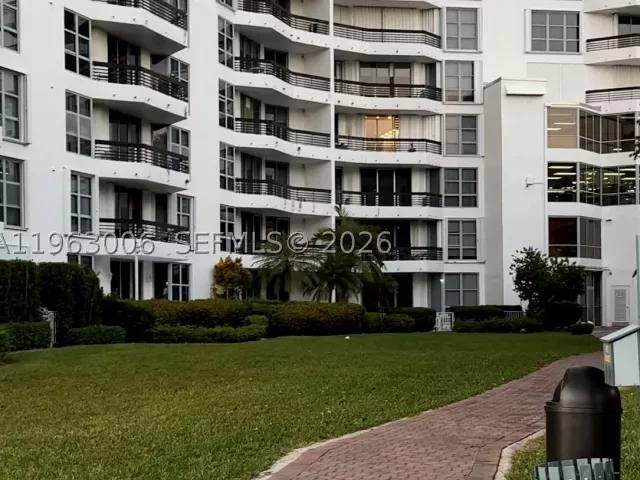 2-bedroom condo for sale in Aventura -  - MondialRealty