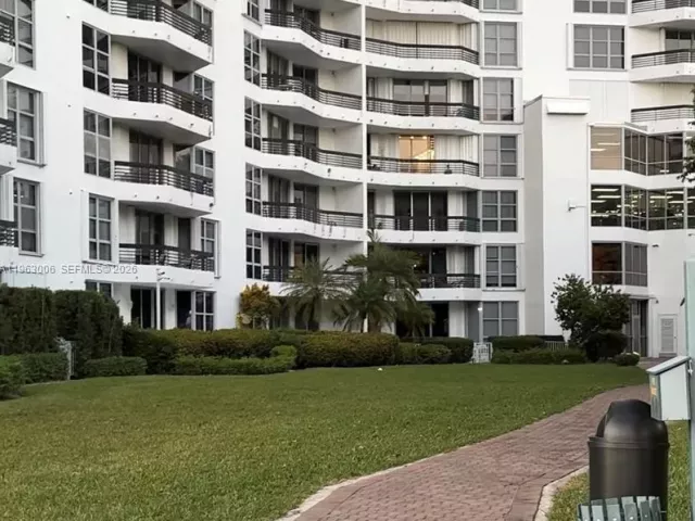 2-bedroom condo for sale in Aventura -  - MondialRealty