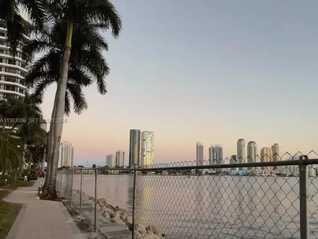 2-bedroom condo for sale in Aventura -  - MondialRealty