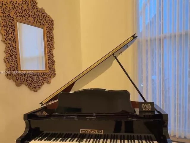 2-bedroom condo for sale in Aventura -  - MondialRealty