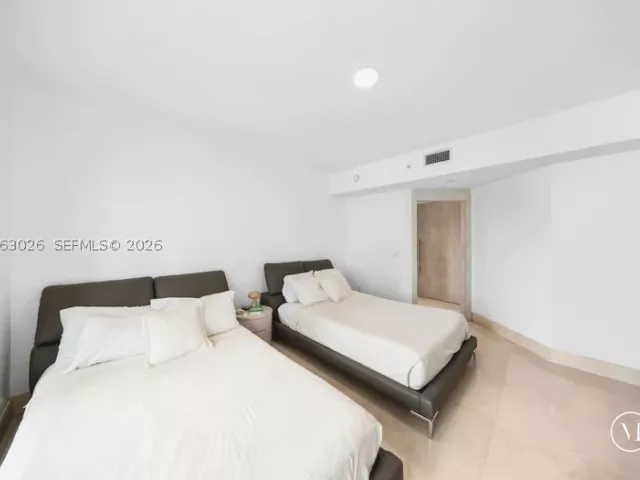 2-bedroom condo for sale in Miami - 1331 Brickell Bay Dr 1602 - MondialRealty