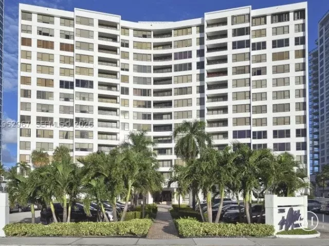 2-bedroom condo for rent in Hollywood - 3505 S Ocean Dr 1201 - MondialRealty