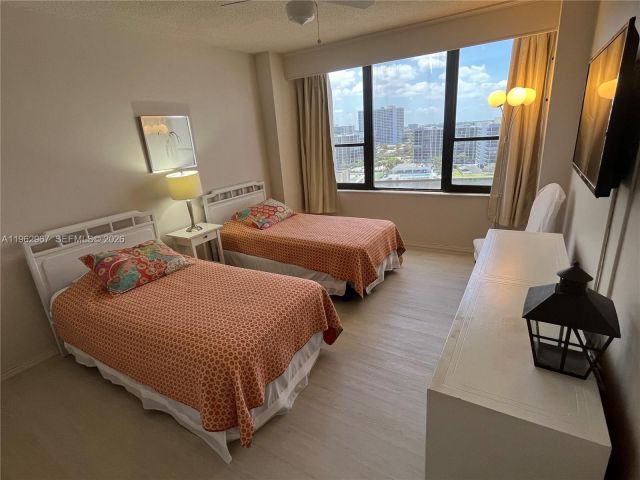 Apartment for rent  Unit #1201 - photo 7406035