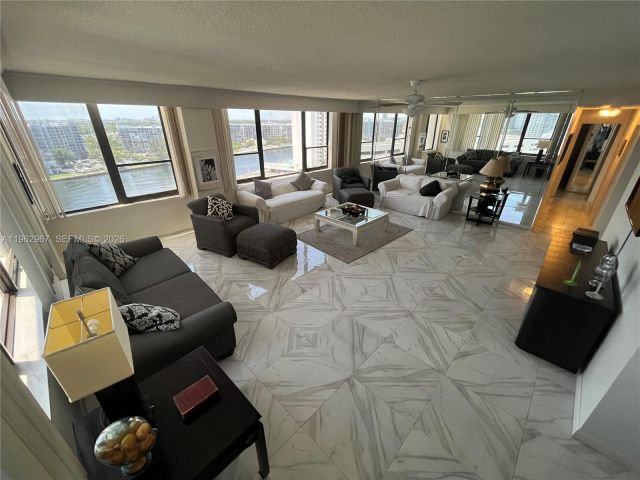 Apartment for rent  Unit #1201 - photo 7406043