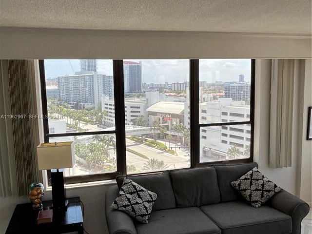 Apartment for rent  Unit #1201 - photo 7406046