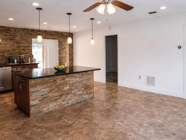 2-bedroom home for rent in Miami - 471 NE 162nd St 1a - MondialRealty