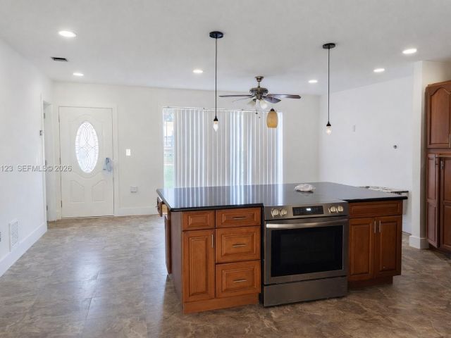 2-bedroom home for rent in Miami - 471 NE 162nd St 1a - MondialRealty