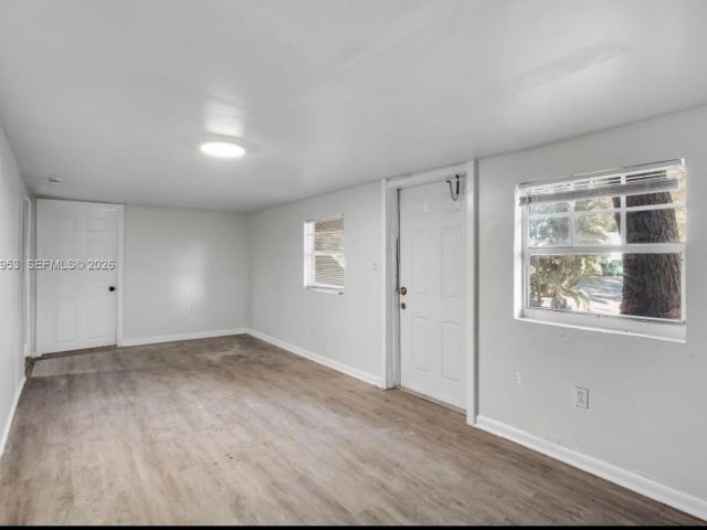 4-bedroom home for rent in Miami - 914 NW 80th St 1 - MondialRealty